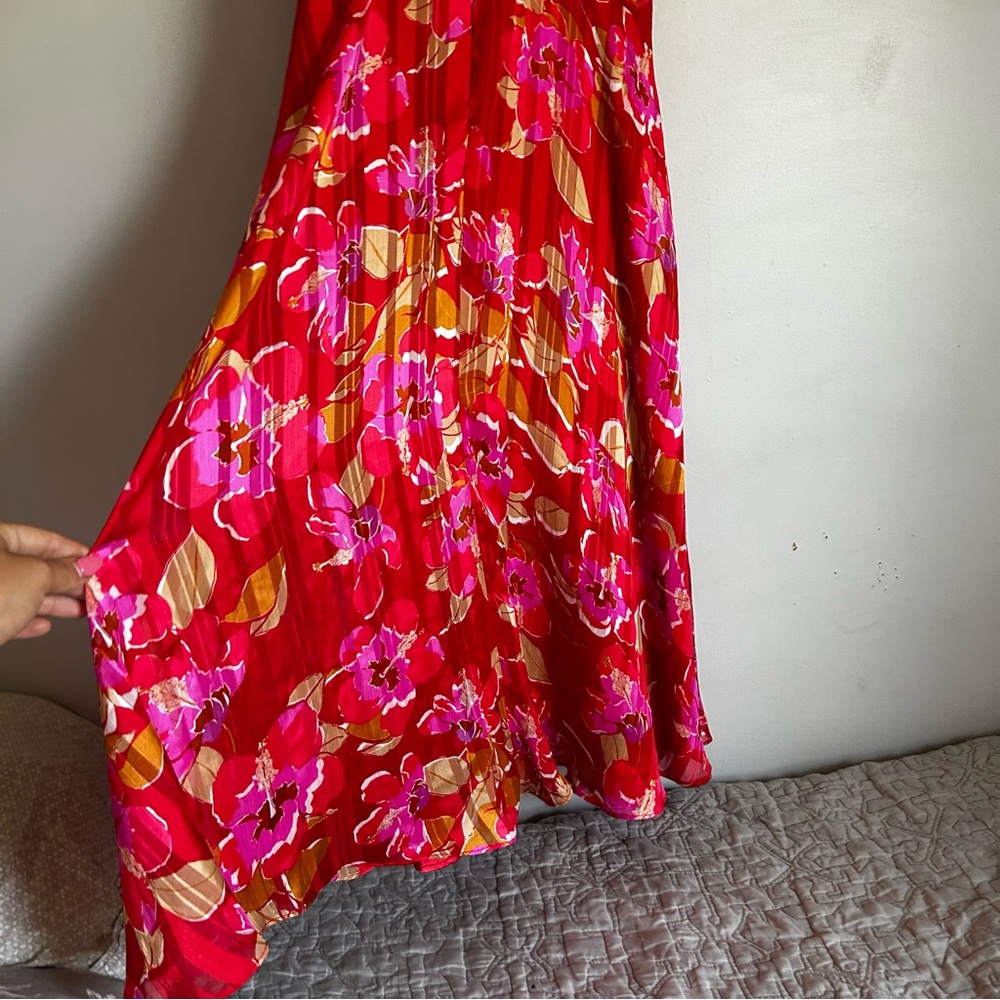 NWT LULUS ALL ABOUT LOVE RED FLORAL PRINT MIDI DRESS SIZE MEDIUM VIBRANT RED - Picture 11 of 15